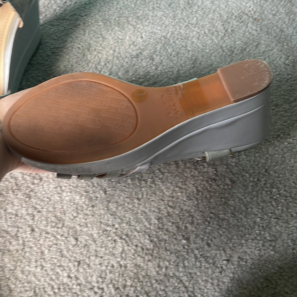 Wedges - Picture 5 of 7